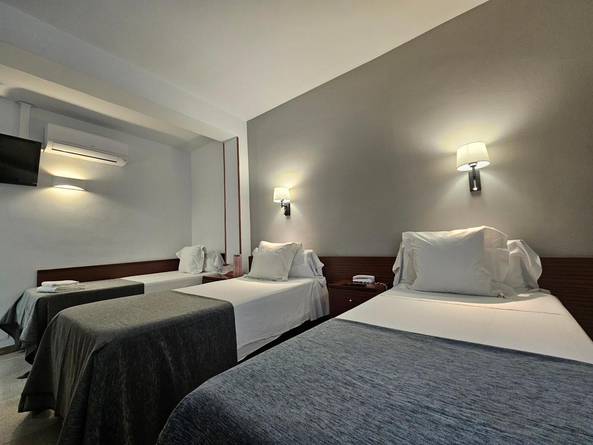 Hotel Les 7 Claus Andorra la Vella Exterior foto