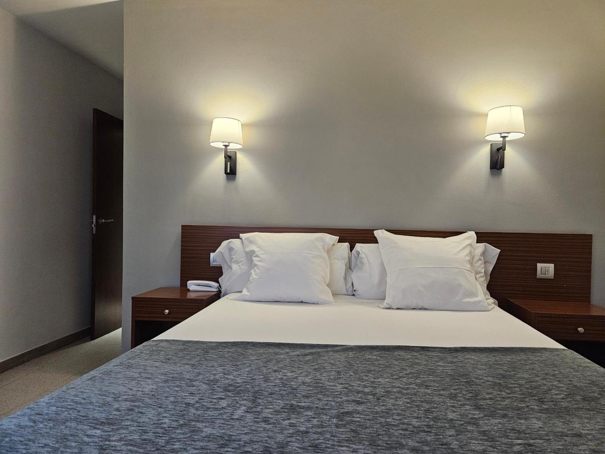 Hotel Les 7 Claus Andorra la Vella Exterior foto